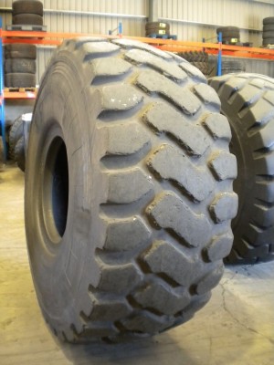 Industrial tire - Size 29.5-25 XHM RETREADED