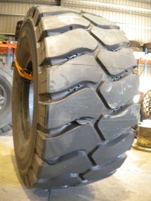 Pneu industriel - Mesure 35/65-33 ITR-EMR27 STOCK 4 UNITES 4800,- EUROS/UNITE