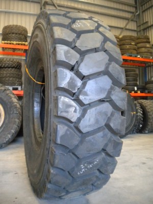 Pneu industriel - Mesure 24.00-35 ITR-EMR04 STOCK 6 UNITES 3.600,- EUROS/UNITE