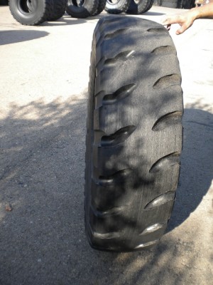 Pneu industriel - Mesure 12.00-24 XMINE D-2 RETAILLADE